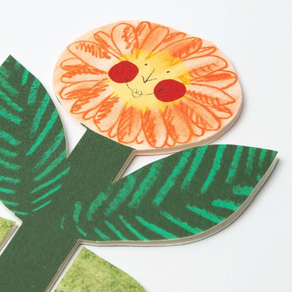 Aufstellkarte „Happy Birthday“ von Hadley: fröhliche Blumenfigur mit Gesicht, orange Blüte, grüne Blätter.
